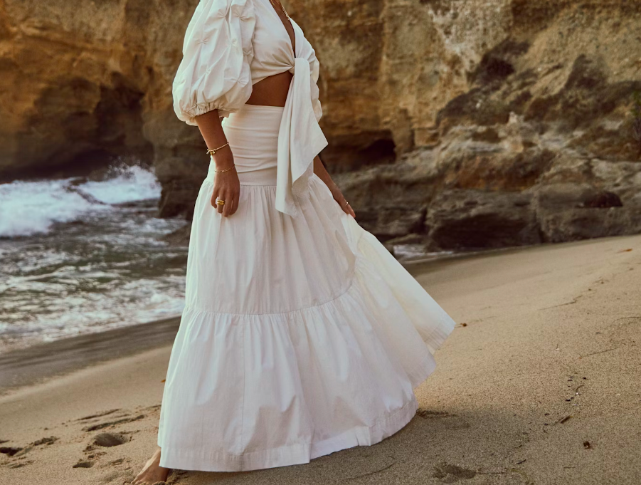 white-outfits-2025