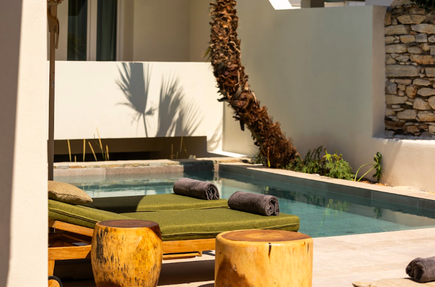 aeros-outdoor-seating-area