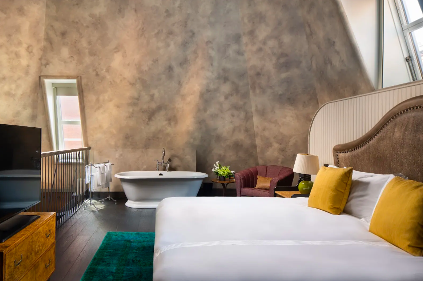 penthouse-bedroom-the-beekman-hotel